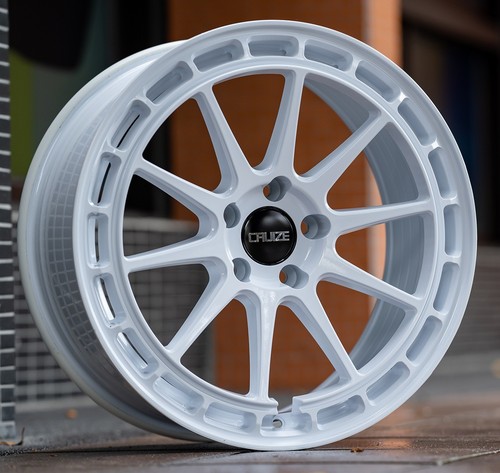 White cyclone alloy wheels - 18",